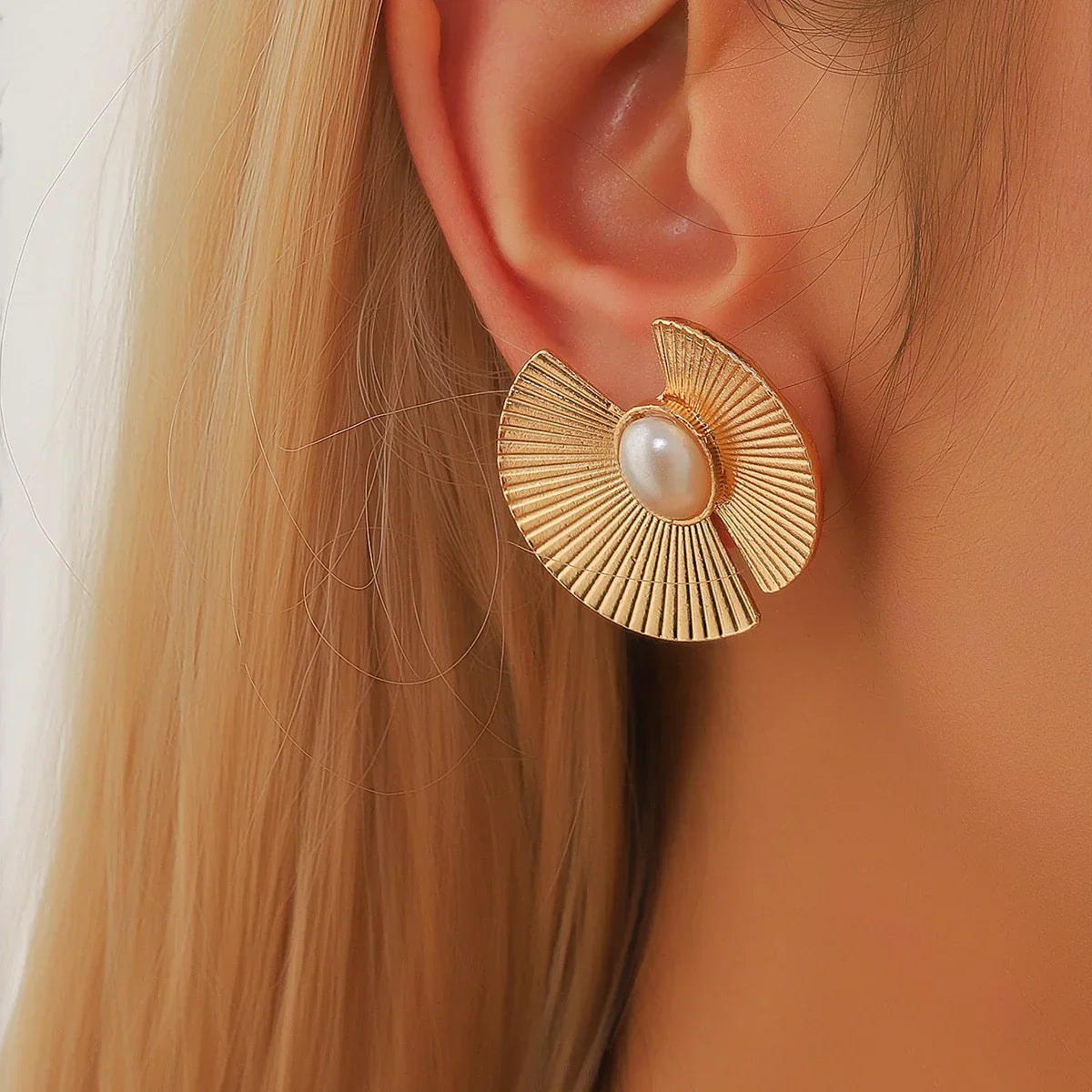 Brincos Femininos Margarida em Camadas